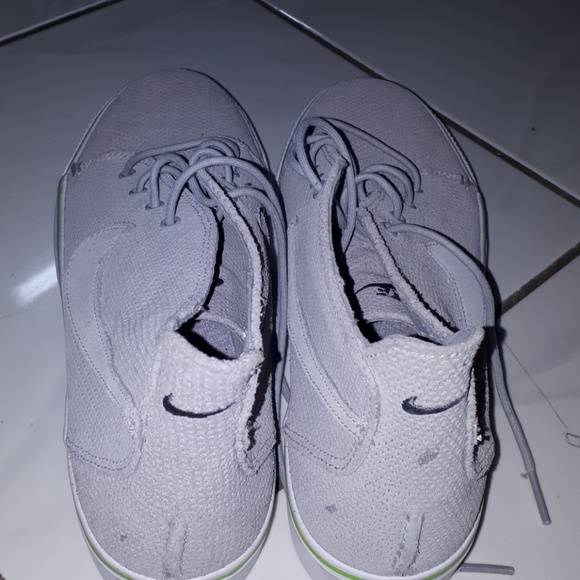 Nike shoes - Picture 2 of 4